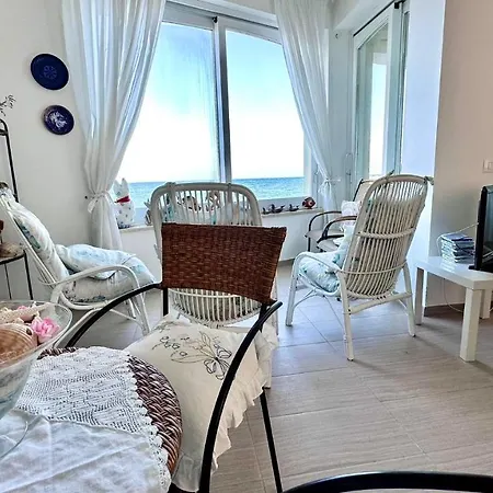 Casa Alba Serena By The Sea Apartment